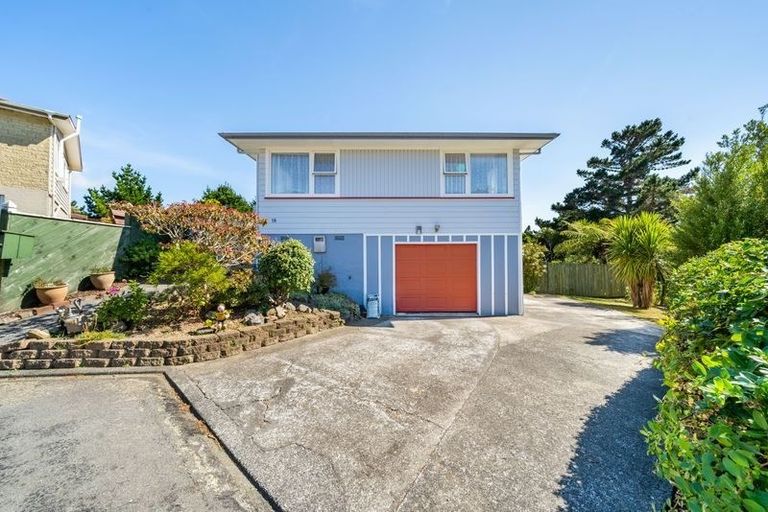 Photo of property in 18 Glen Alton Avenue, Paparangi, Wellington, 6037