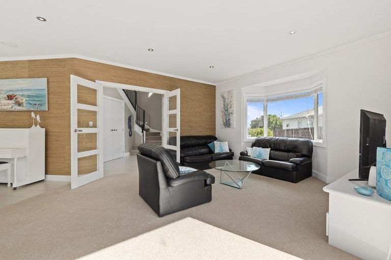 Photo of property in 5a Marine Terrace, Bayswater, Auckland, 0622