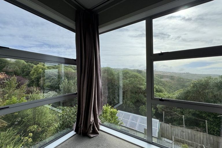 Photo of property in 61 Tamworth Crescent, Newlands, Wellington, 6037