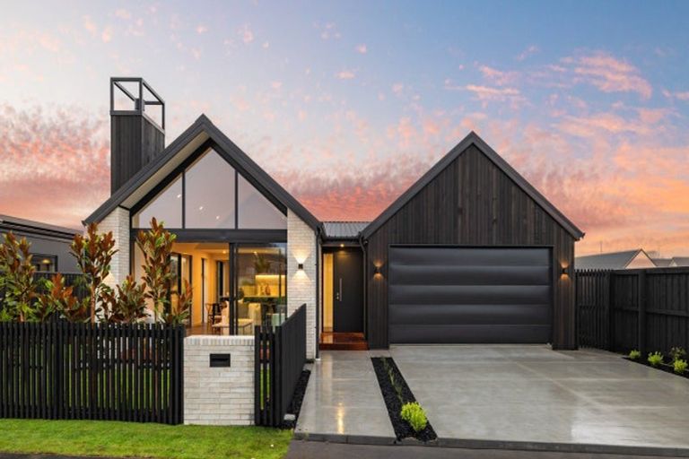 Photo of property in 19 Perehia Mews, Marshland, Christchurch, 8083