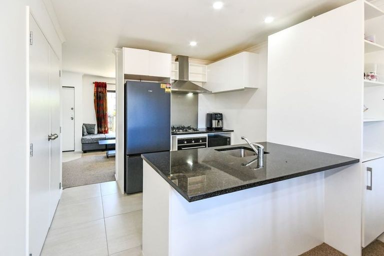 Photo of property in 11 Beardmore Lane, Papakura, 2110