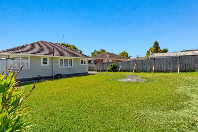 Photo of property in 4 Duncan Avenue, Te Atatu South, Auckland, 0610