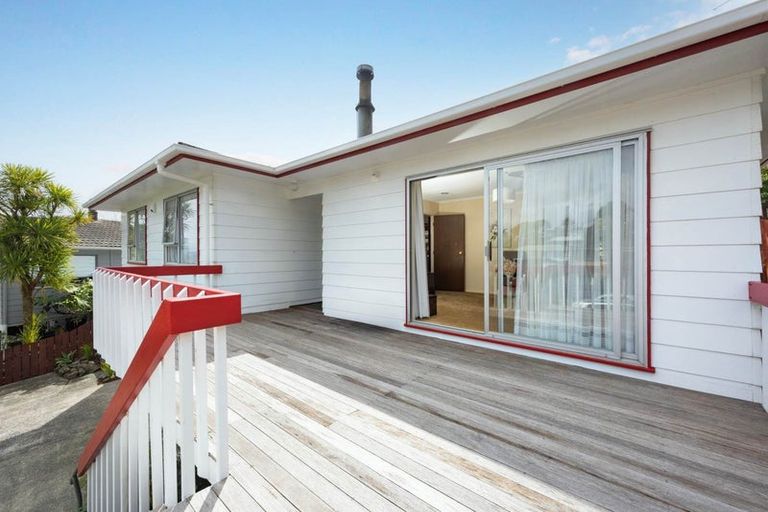 Photo of property in 15 Longreach Drive, Sunnyvale, Auckland, 0612