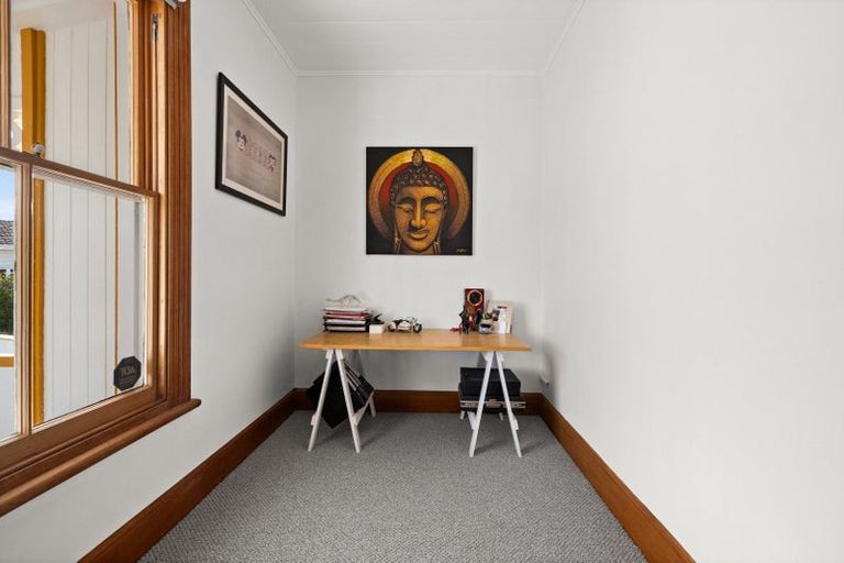 Photo of property in 15 Sealy Road, Bluff Hill, Napier, 4110