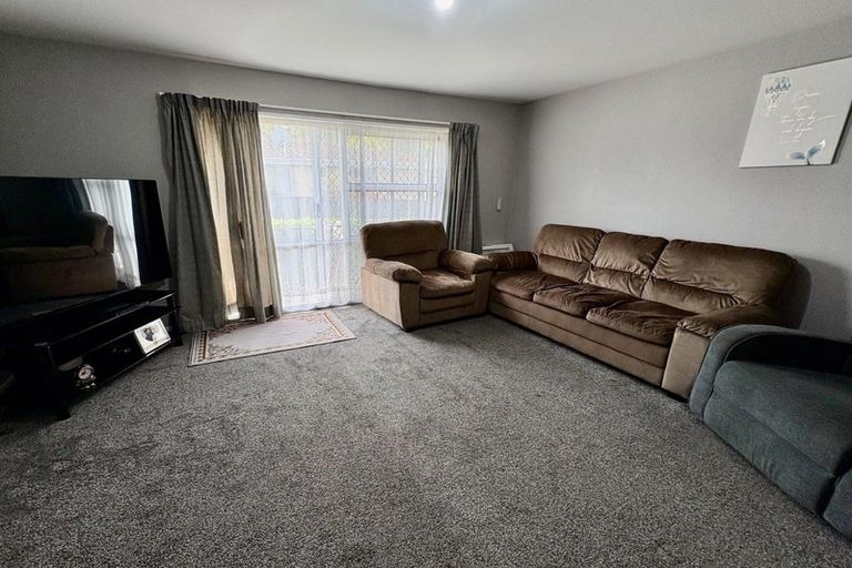 Photo of property in 1/5 James Condon Place, Redwood, Christchurch, 8051
