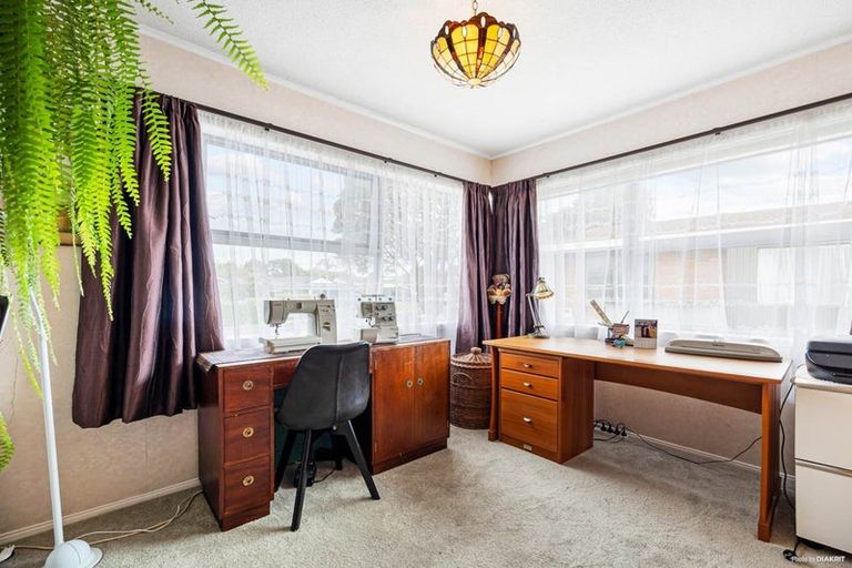 Photo of property in 16 Kurnell Drive, Botany Downs, Auckland, 2010