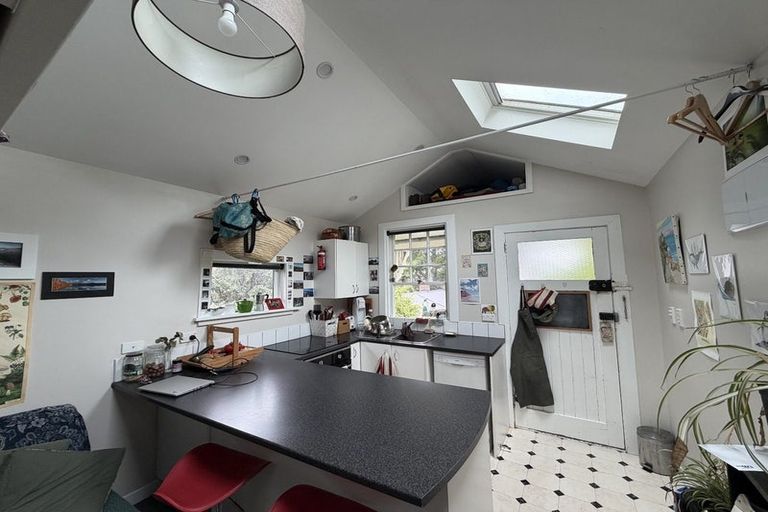 Photo of property in 62 Kelburn Parade, Kelburn, Wellington, 6012