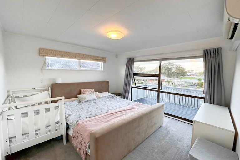 Photo of property in 32 Felgrove Street, Glendene, Auckland, 0602