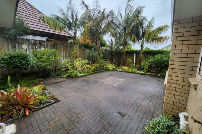 Photo of property in 2/12 Nakhle Place, Manurewa, Auckland, 2105