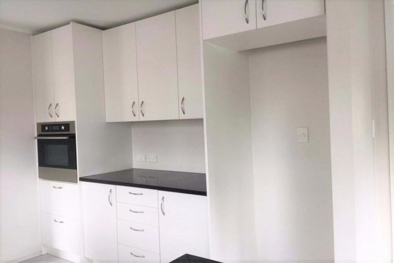 Photo of property in 2/16a Sunnynook Road, Sunnynook, Auckland, 0620