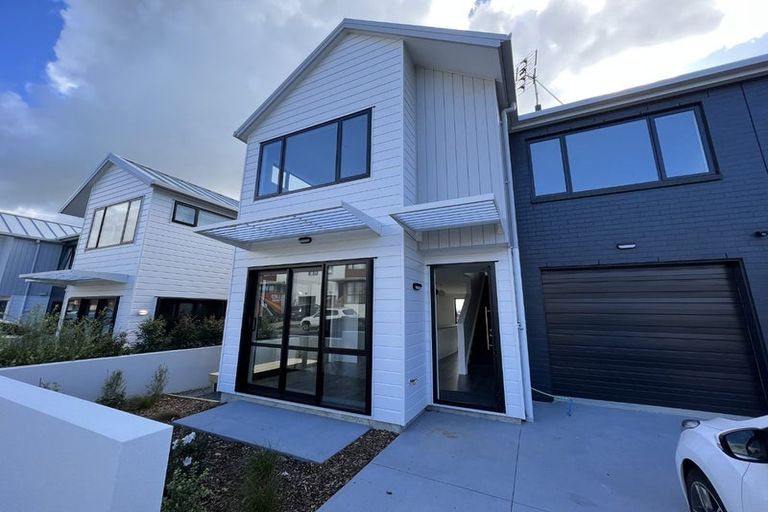 Photo of property in 17 Seafarer Crescent, Stanmore Bay, Whangaparaoa, 0932