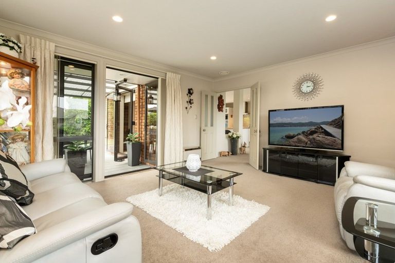 Photo of property in 5 Seabreeze Place, Papamoa Beach, Papamoa, 3118