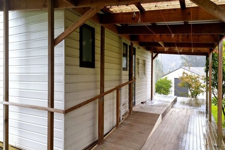 Photo of property in 100 Ranfurly Road, Alfriston, Auckland, 2105