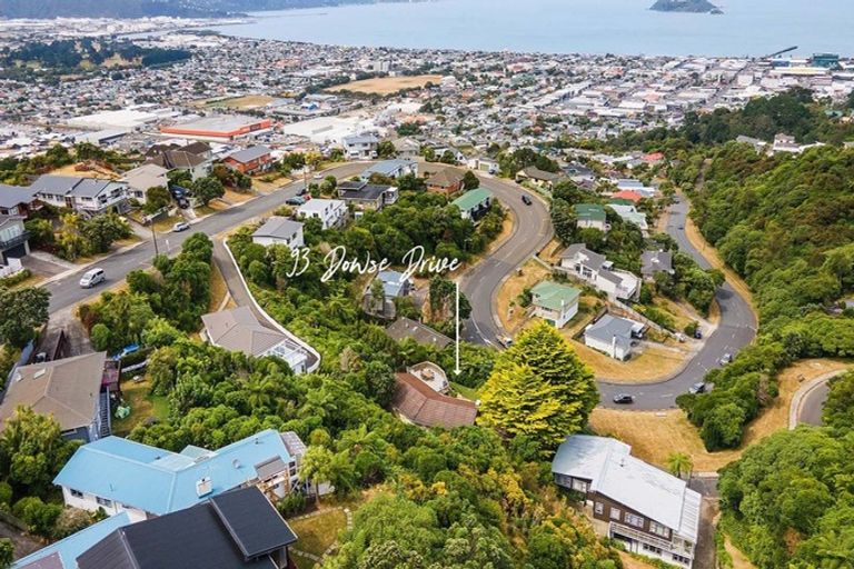 Photo of property in 93 Dowse Drive, Maungaraki, Lower Hutt, 5010