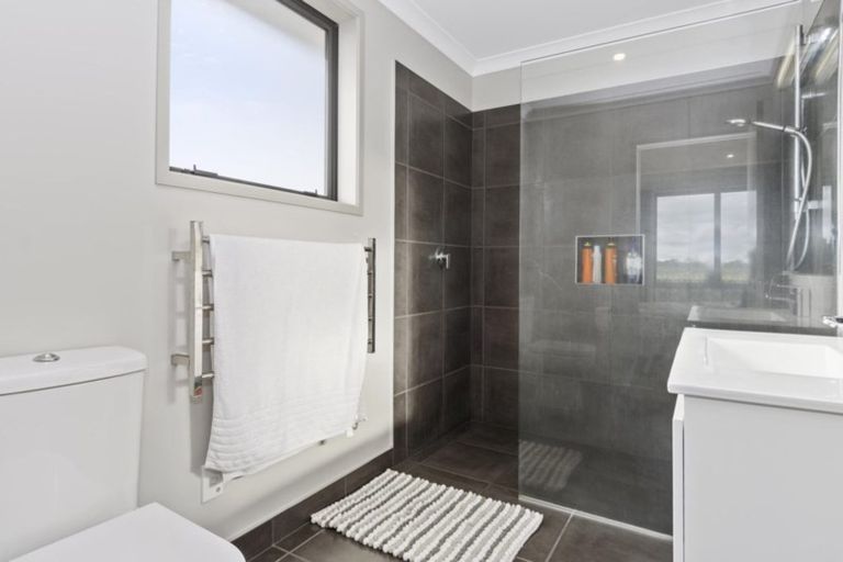 Photo of property in 8 Ballintoy Park Drive, Welcome Bay, Tauranga, 3175