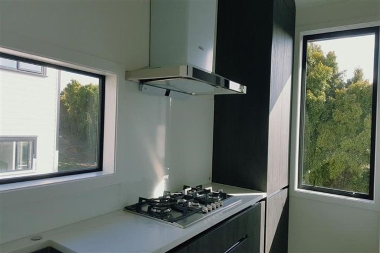 Photo of property in 8 Newport Place, Forrest Hill, Auckland, 0620