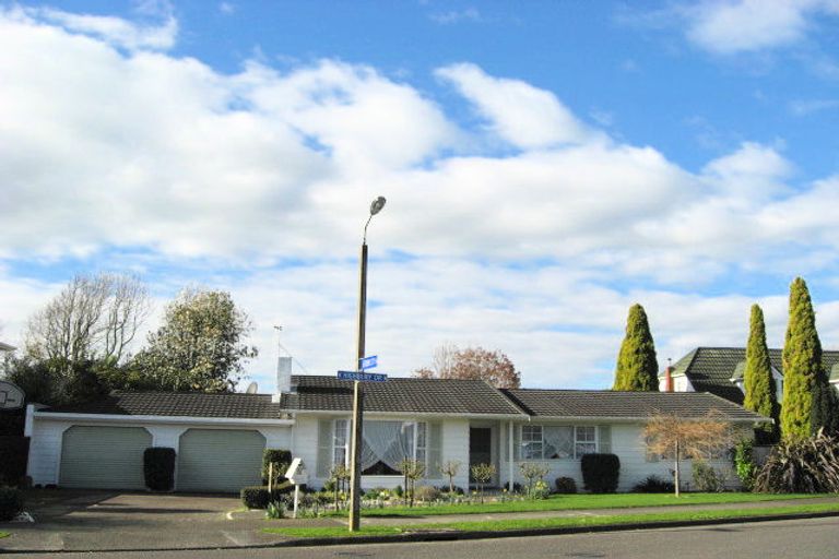 Photo of property in 43 Highbury Drive, Levin, 5510