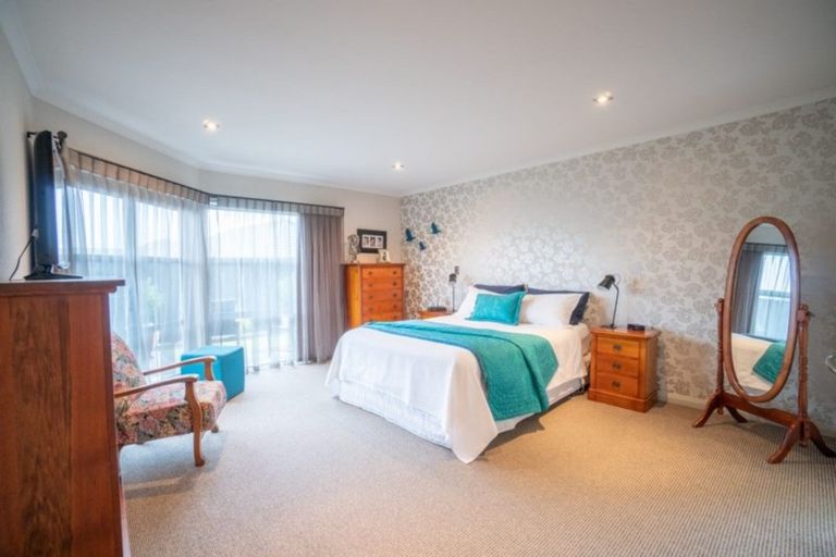 Photo of property in 81 Pacific Drive, Fitzherbert, Palmerston North, 4410