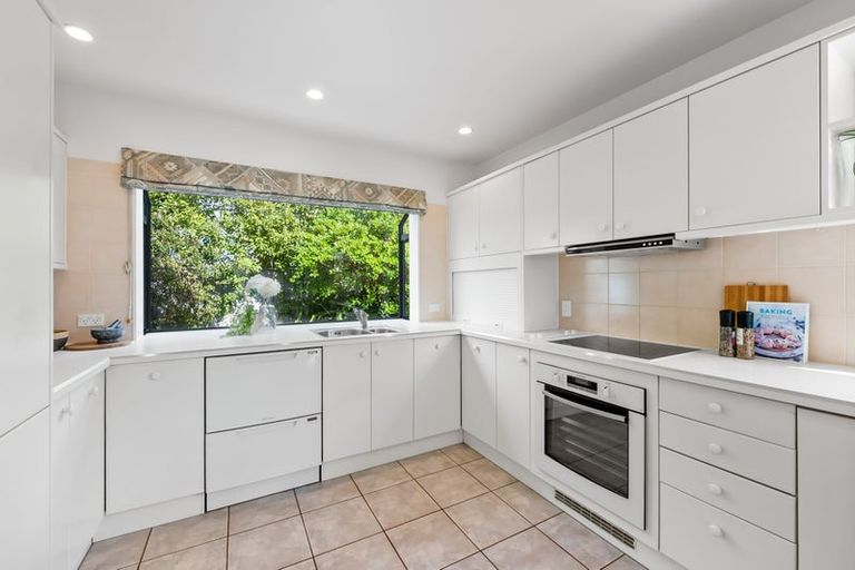 Photo of property in 2/94 Pretoria Street, Hutt Central, Lower Hutt, 5010