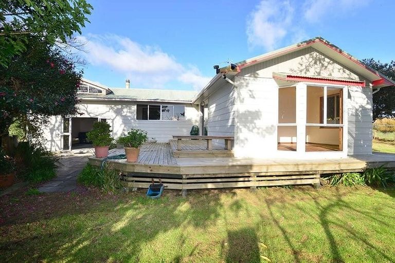 Photo of property in 3265 South Head Road, South Head, Helensville, 0874