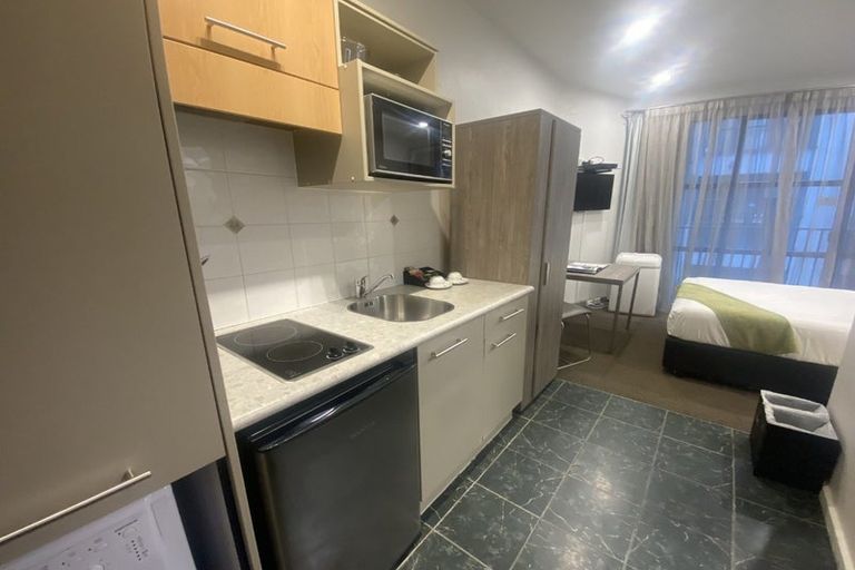 Photo of property in Atrium Towers, 5j/154 The Terrace, Wellington Central, Wellington, 6011