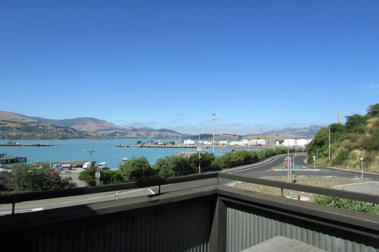 Photo of property in 2 Hawkhurst Road, Lyttelton, 8082