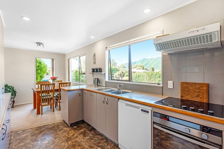 Photo of property in 15 Kanawa Street, Waikanae, 5036