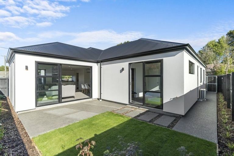 Photo of property in 26a Middlepark Road, Sockburn, Christchurch, 8042