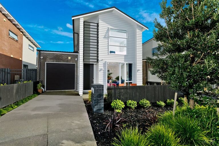 Photo of property in 86 Bomb Point Drive, Hobsonville, Auckland, 0616