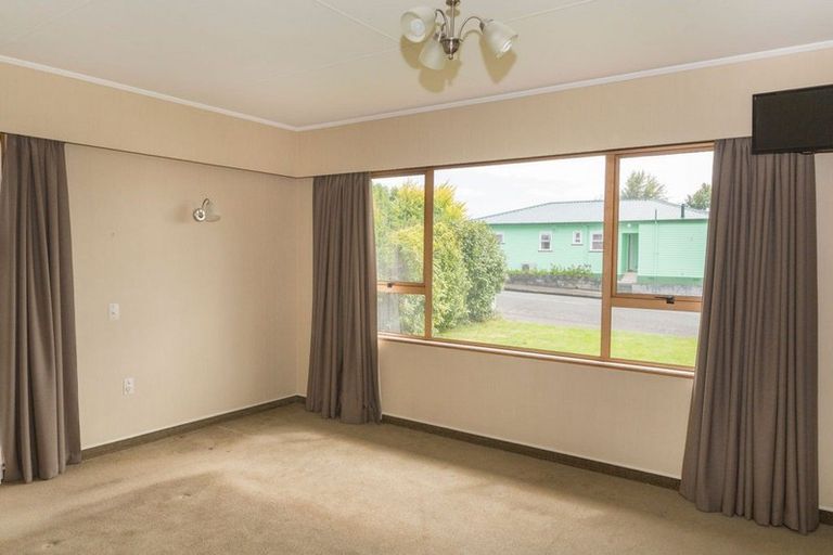 Photo of property in 2 Drummond Street, Dannevirke, 4930