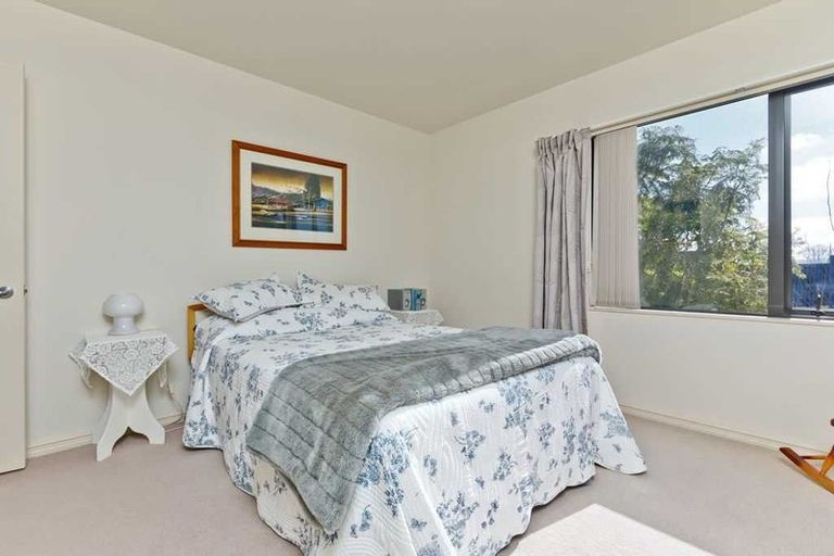 Photo of property in 16 Fearnley Grove, Albany, Auckland, 0632