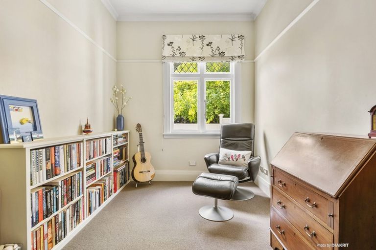 Photo of property in 17 Aorangi Terrace, Thorndon, Wellington, 6011