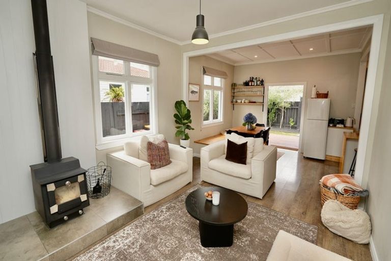 Photo of property in 37 Miro Street, Takaro, Palmerston North, 4410