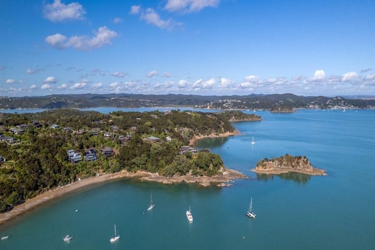 Photo of property in 202 Te Wahapu Road, Russell, 0272