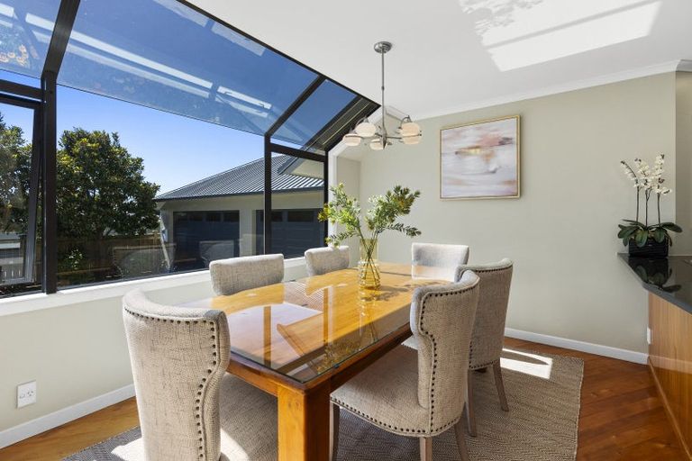 Photo of property in 92 Govett Avenue, Frankleigh Park, New Plymouth, 4310