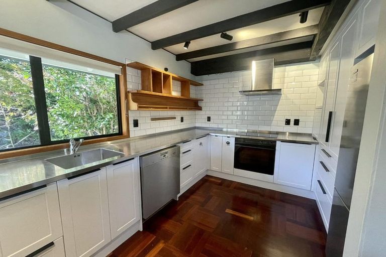 Photo of property in 6b Chatsworth Road, Silverstream, Upper Hutt, 5019