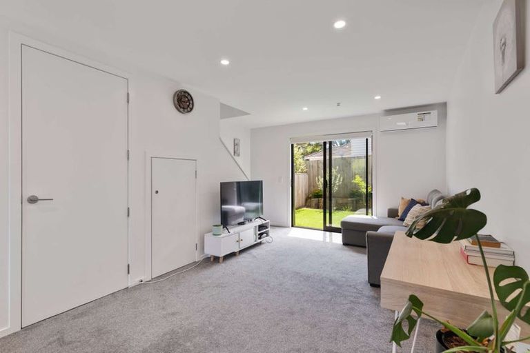 Photo of property in 6/102 Millbrook Road, Sunnyvale, Auckland, 0612