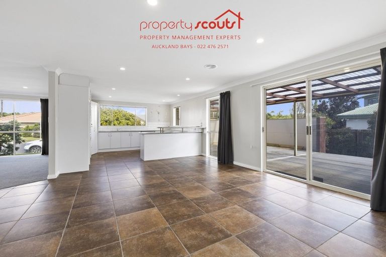 Photo of property in 4 Bluestone Rise, Rosedale, Auckland, 0632