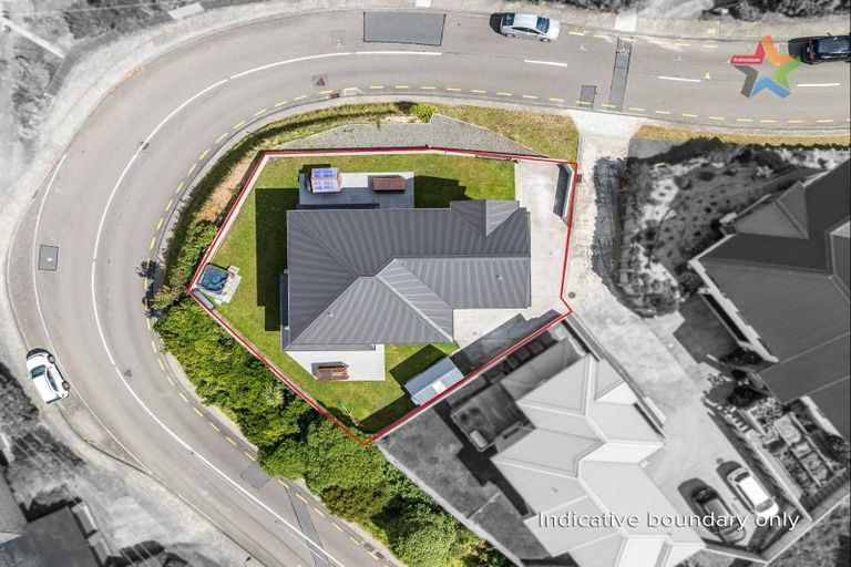 Photo of property in 2 Poto Road, Normandale, Lower Hutt, 5010