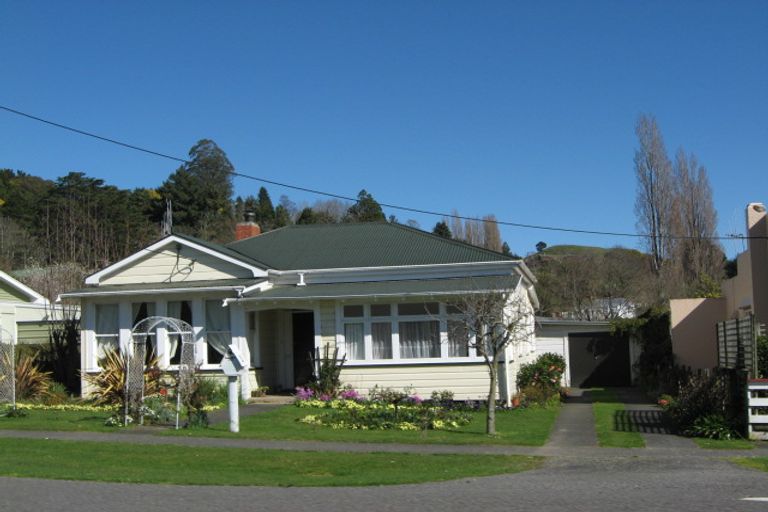 Photo of property in 30 Milne Street, Hunterville, 4730