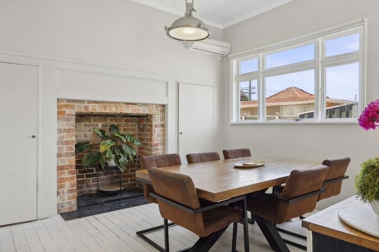 Photo of property in 84 Tomahawk Road, Andersons Bay, Dunedin, 9013