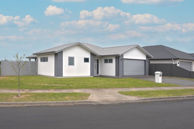 Photo of property in 42 Hurunui Drive, Te Awa, Napier, 4110