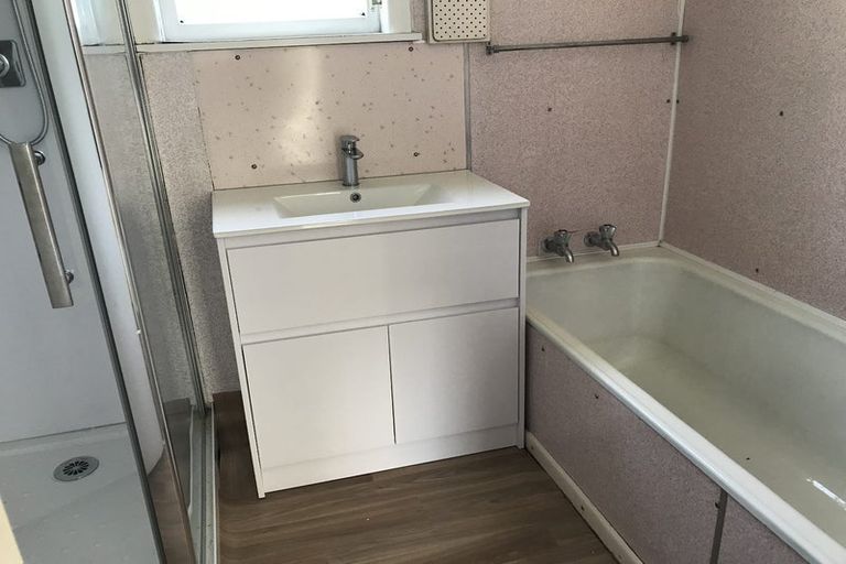 Photo of property in 16 Sale Street, Cockle Bay, Auckland, 2014