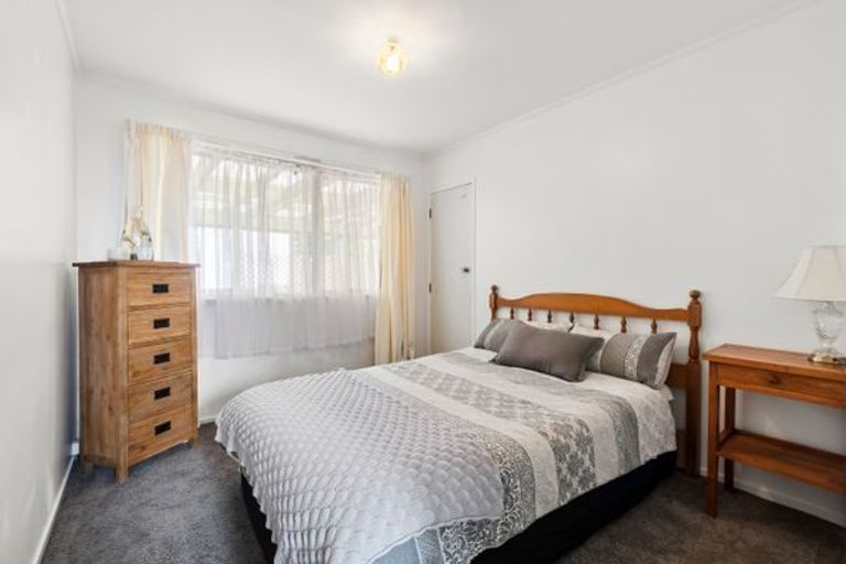 Photo of property in 10 Joshua Place, Weymouth, Auckland, 2103