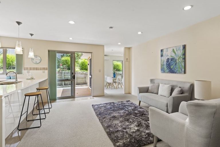 Photo of property in 78 Lake Panorama Drive, Henderson Valley, Auckland, 0612