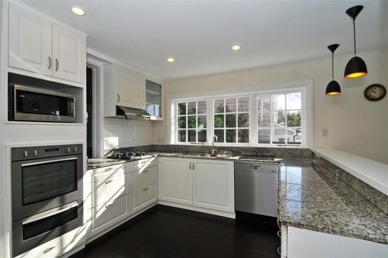 Photo of property in 15 Roscoe Terrace, Wadestown, Wellington, 6012