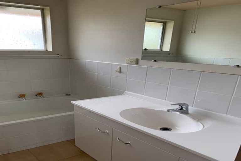 Photo of property in 17 Resolution Place, Bryndwr, Christchurch, 8053