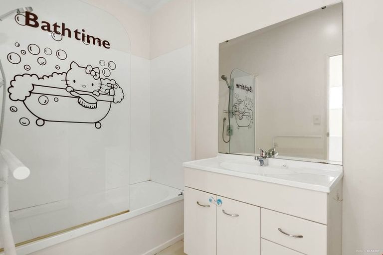 Photo of property in 16 Brashier Circle, Sunnyvale, Auckland, 0612