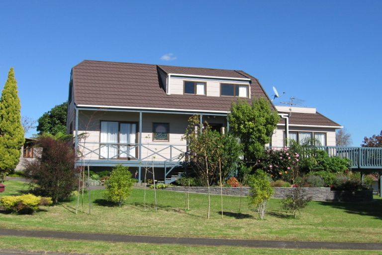 Photo of property in 1 Sheralee Place, Bucklands Beach, Auckland, 2014