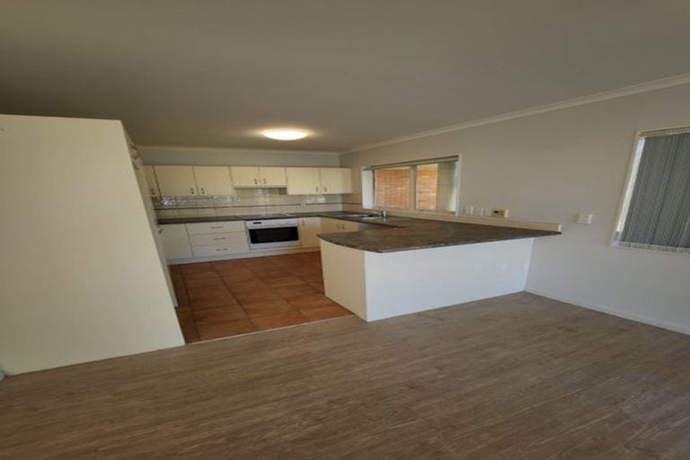 Photo of property in 27 Emmerdale Avenue, Papakura, 2110